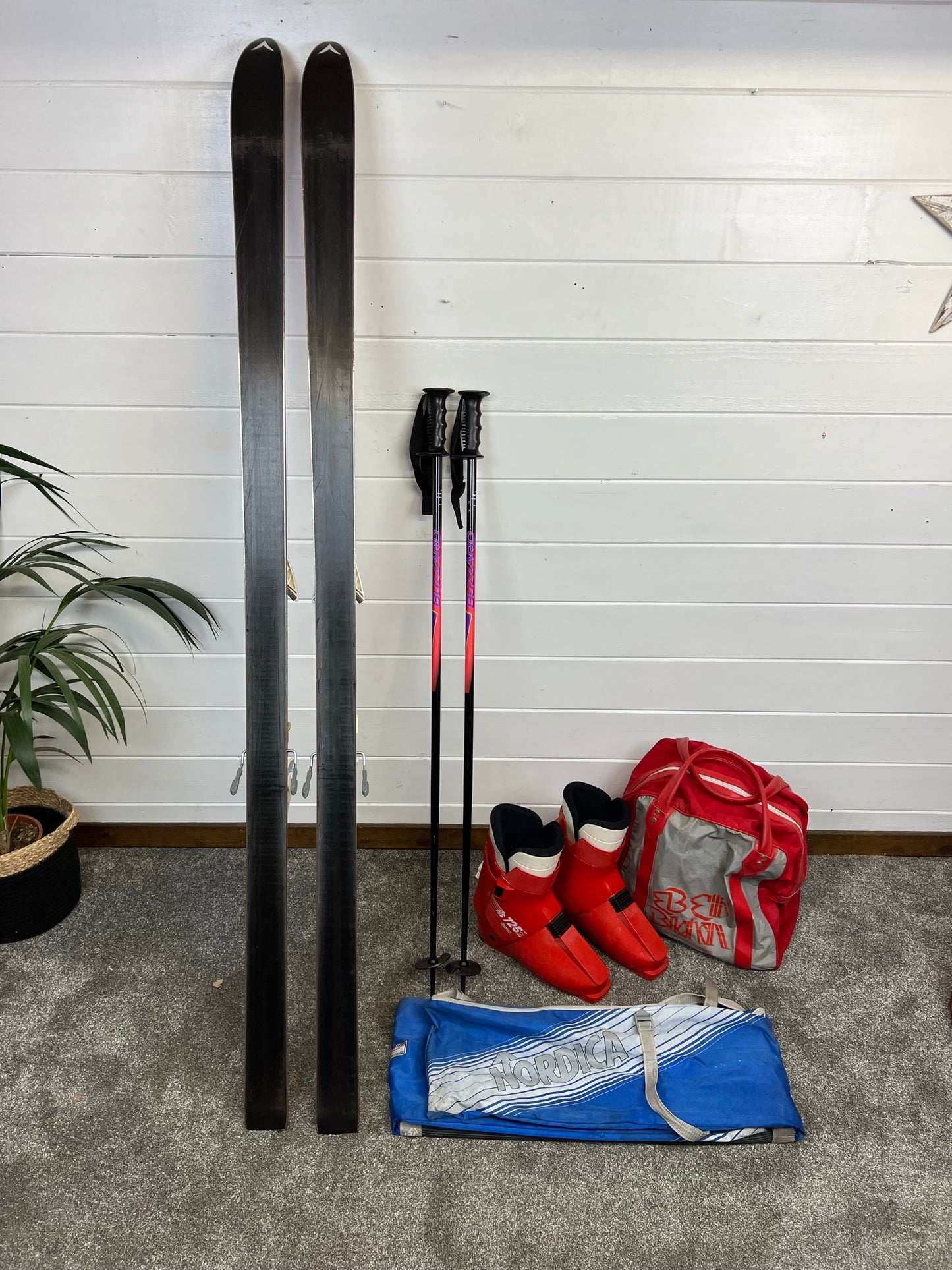 Vintage Dynastar Fusion 185cm Skis, Boots, Poles & Bag Retro Winter Christmas Display