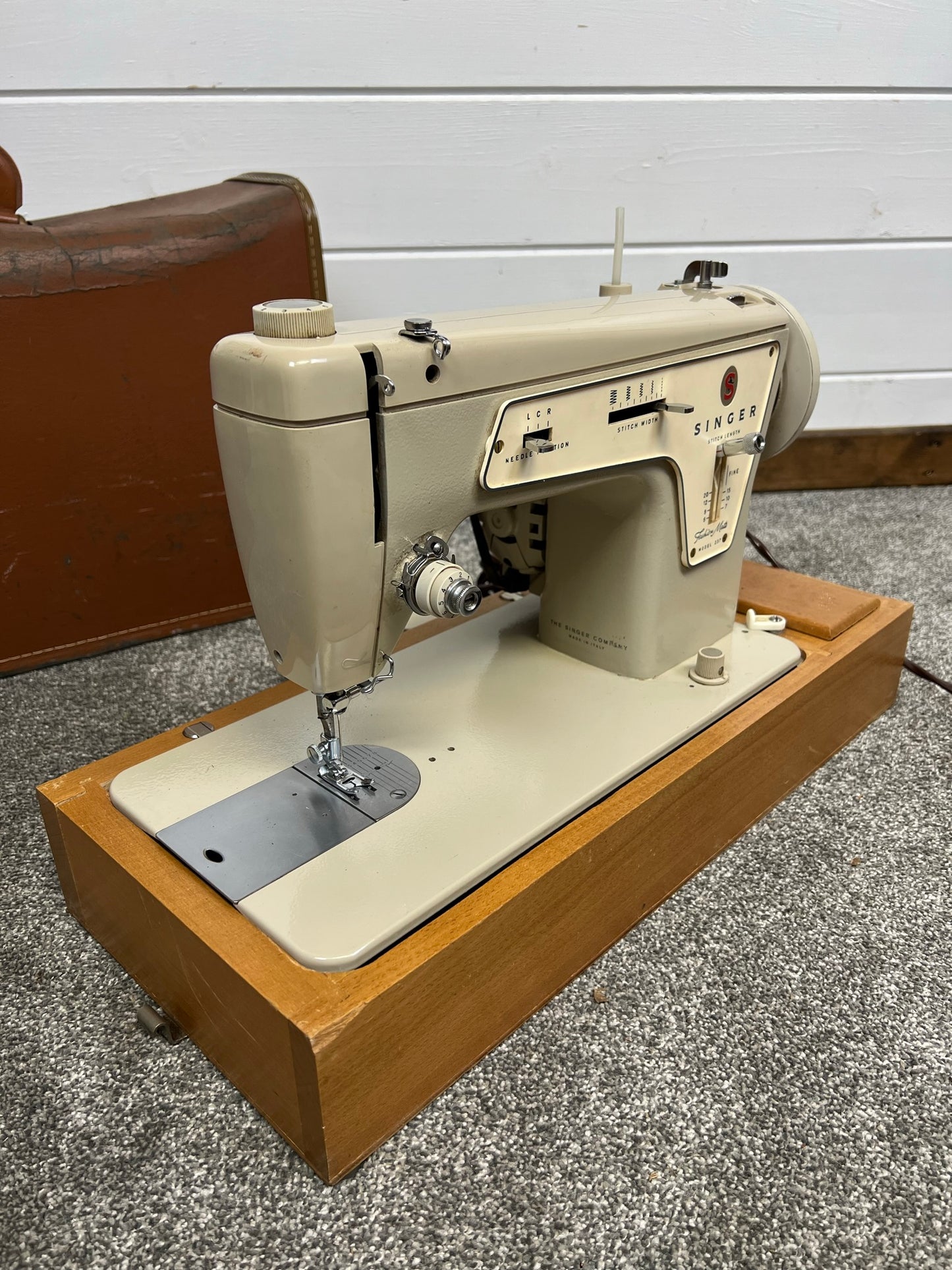 Vintage Singer Model 237 Fashion Mate Sewing Machine With Pedal & Original Case